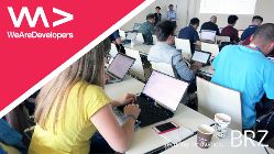 Teilnehmer des BRZ Hackaton schreiben code